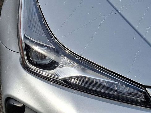Certified 2022 Toyota Prius LE FWD image 29
