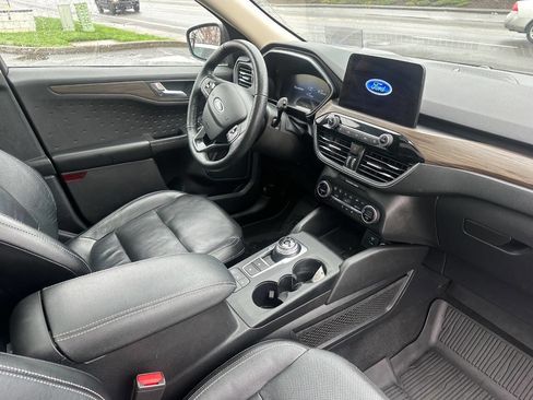 Used 2020 Ford Escape Titanium w/ Titanium Premium Package 2.0 image 3