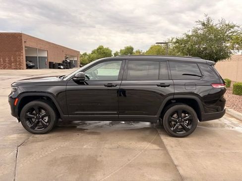 Used 2025 Jeep Grand Cherokee L Laredo RWD image 10