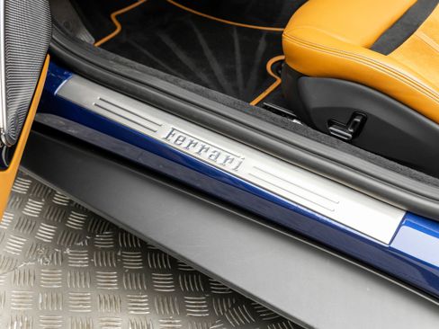 Used 2025 Ferrari Roma Spider image 17