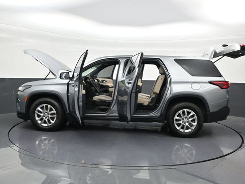 Used 2023 Chevrolet Traverse LS FWD image 34