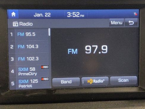 Used 2020 Hyundai Santa Fe SEL image 25