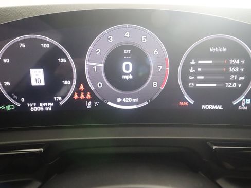 Used 2025 Porsche Cayenne image 18