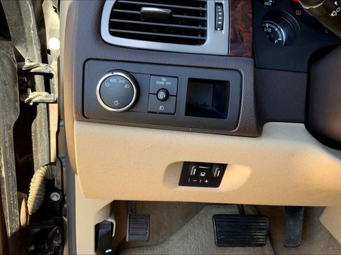 Used 2010 GMC Yukon XL Denali image 32