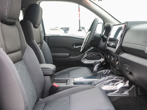 New 2025 Nissan Frontier SV w/ SV Convenience Package RWD image 18