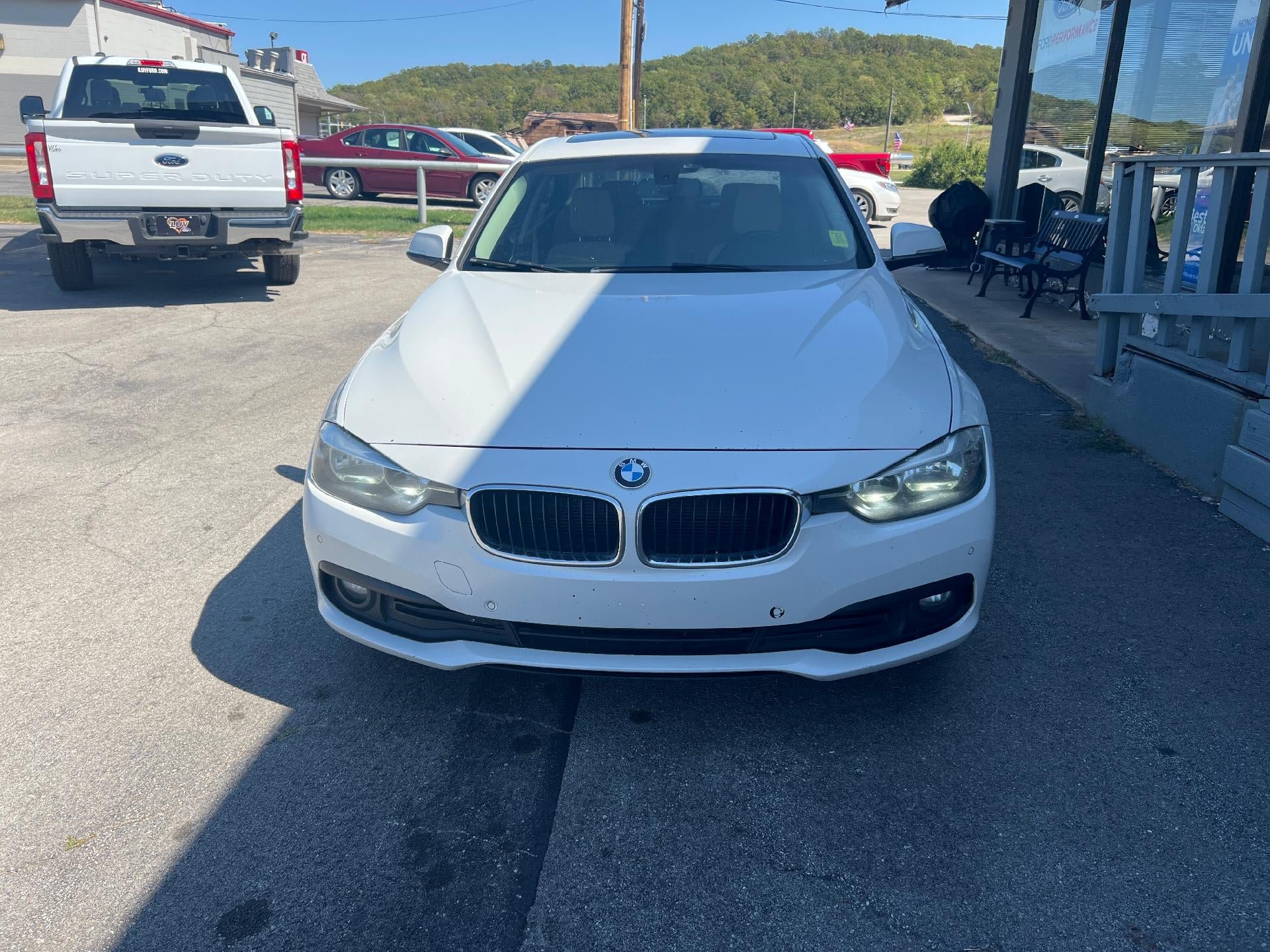 Used 2017 BMW 320i Sedan RWD image 4