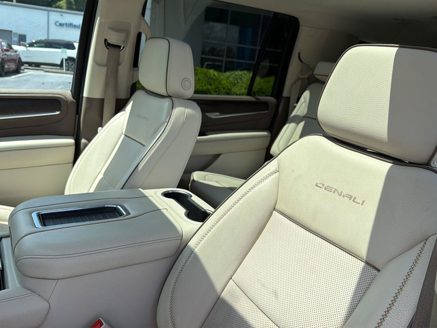 Used 2024 GMC Yukon XL Denali RWD image 33