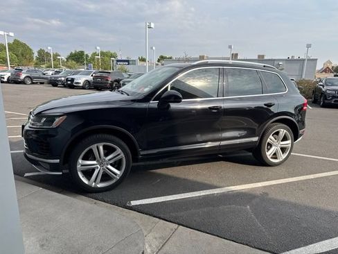 Used 2017 Volkswagen Touareg Executive AWD/4WD image 2