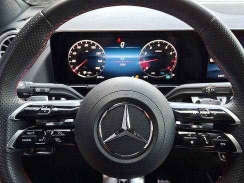 Used 2025 Mercedes-Benz GLA 250 4MATIC image 21