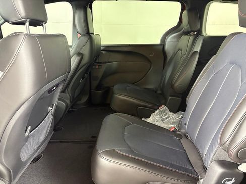 New 2027 Chrysler Pacifica Select FWD image 35
