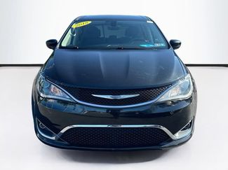 Used 2018 Chrysler Pacifica Touring Plus w/ Tire & Wheel Group FWD video 2