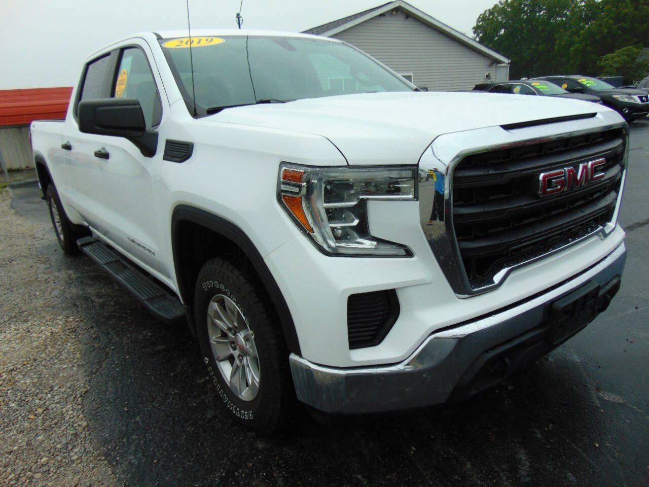 Used 2019 GMC Sierra 1500 4x4 Crew Cab w/ Convenience Package image 2