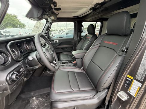 New 2026 Jeep Wrangler Unlimited Rubicon AWD/4WD image 17