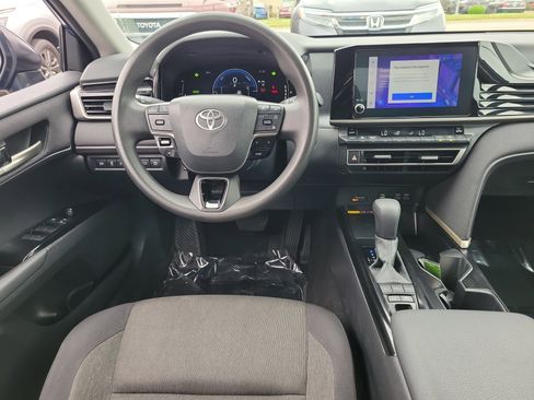 Used 2025 Toyota Camry LE FWD image 10
