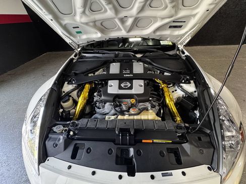 Used 2015 Nissan 370Z Roadster RWD image 8