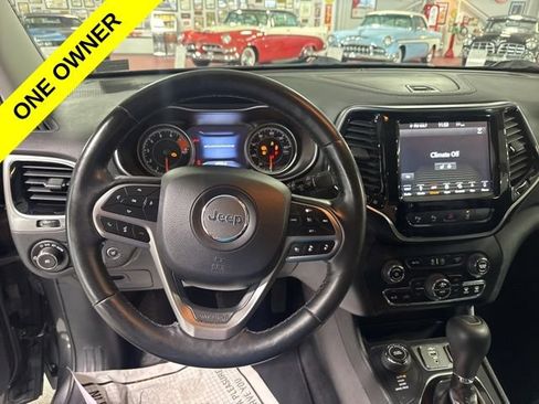 Used 2019 Jeep Cherokee Limited w/ Technology Group AWD/4WD image 2