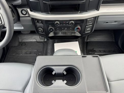 New 2025 Ford F550 4x4 Crew Cab Super Duty image 11