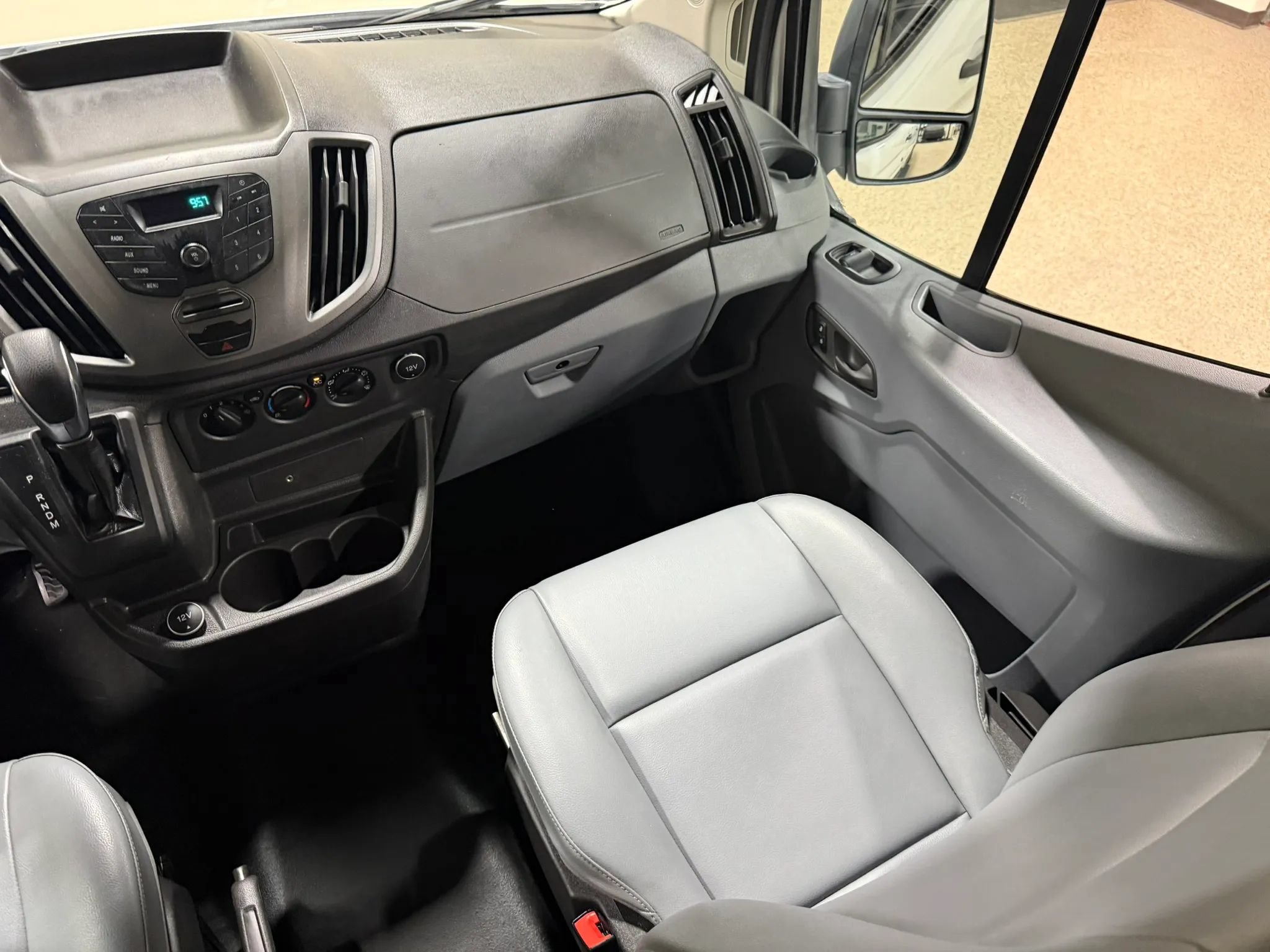Used 2018 Ford Transit 150 XL RWD image 45