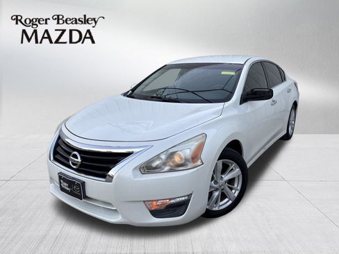 Used 2013 Nissan Altima 2.5 SV image 1