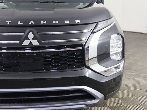 New 2026 Mitsubishi Outlander SE image 17