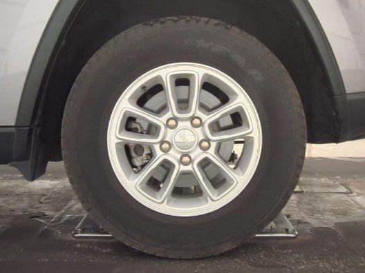 Used 2019 Jeep Grand Cherokee Laredo RWD image 9