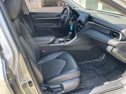 Used 2023 Toyota Camry SE image 10
