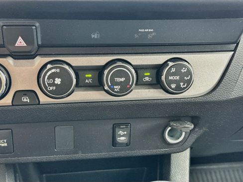 Used 2019 Toyota Tacoma SR AWD/4WD image 12