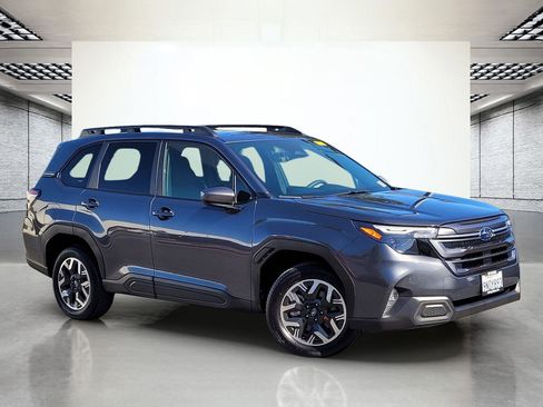 Used 2025 Subaru Forester Premium w/ Convenience Package #1 AWD/4WD image 2