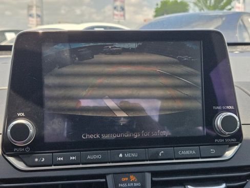 Used 2025 Nissan Altima 2.5 SV image 15