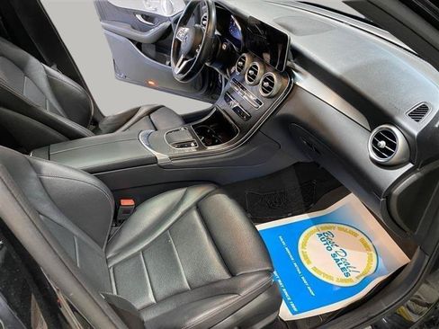 Used 2020 Mercedes-Benz GLC 300 4MATIC image 24