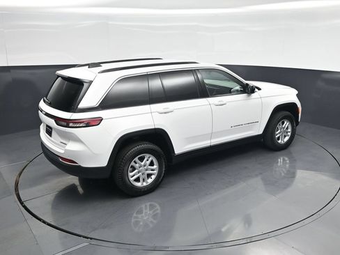 Used 2025 Jeep Grand Cherokee Laredo w/ Luxury Tech Group I AWD/4WD image 34