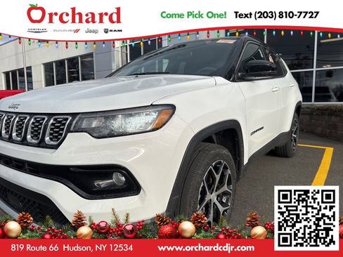 Used 2024 Jeep Compass Limited image 10