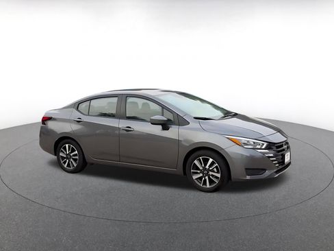 Used 2025 Nissan Versa SV image 2