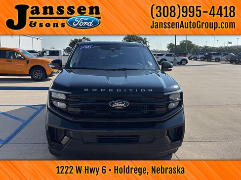Used 2025 Ford Expedition Max Active AWD/4WD image 3