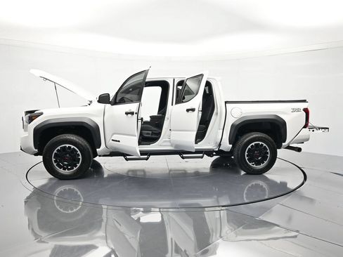 Used 2024 Toyota Tacoma TRD Off-Road AWD/4WD image 46