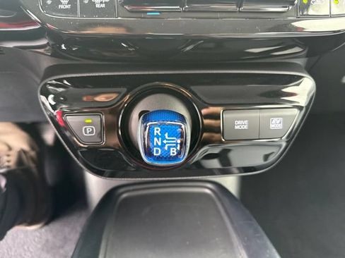 Used 2022 Toyota Prius L Eco FWD image 29