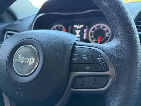 Used 2019 Jeep Cherokee Latitude w/ Popular Appearance Group FWD image 30