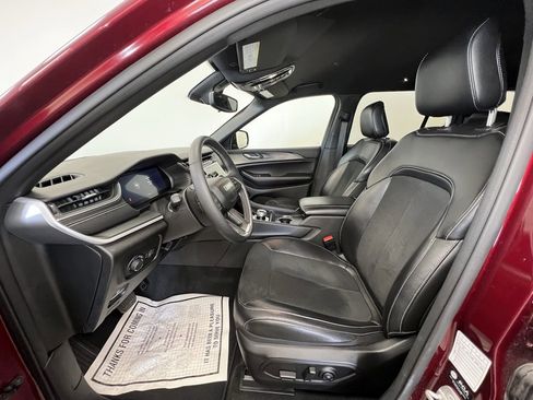 Used 2024 Jeep Grand Cherokee Altitude image 4