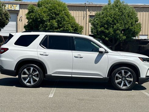 New 2025 Honda Pilot Elite image 3