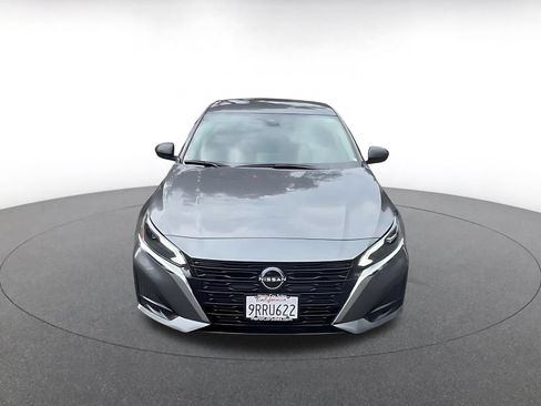 Used 2025 Nissan Altima 2.5 SV FWD image 4