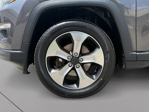 Used 2018 Jeep Compass Latitude w/ Popular Equipment Group AWD/4WD image 12