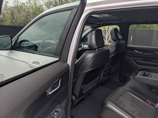Used 2024 Jeep Grand Cherokee Altitude AWD/4WD image 24