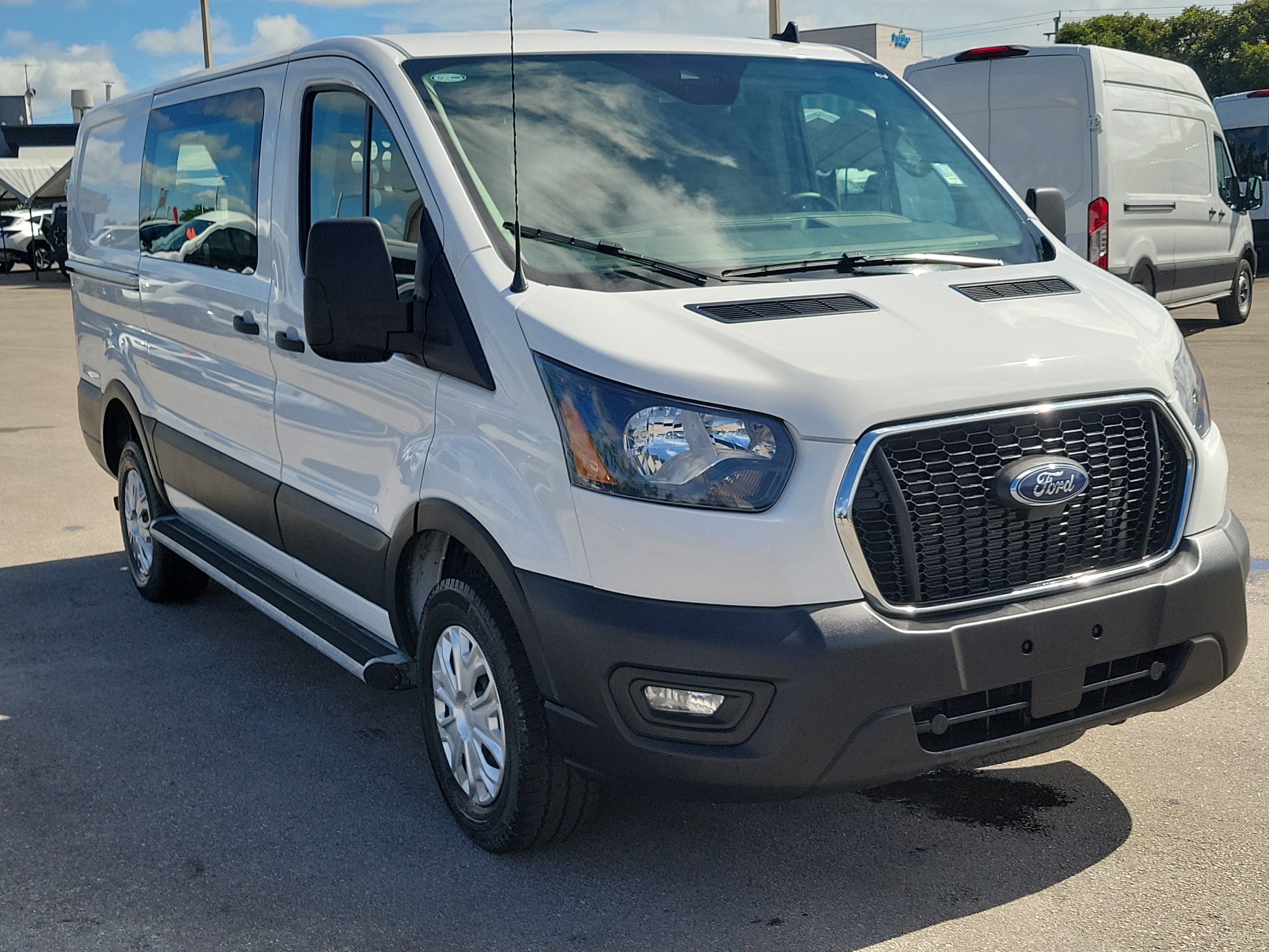 Used 2025 Ford Transit 250 Low Roof w/ Exterior Upgrade Package RWD image 3
