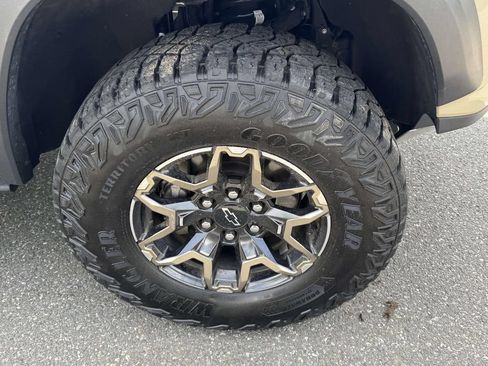 Used 2024 Chevrolet Colorado ZR2 AWD/4WD image 8