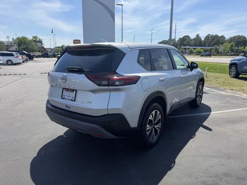 Used 2023 Nissan Rogue SV FWD image 7