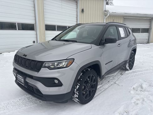 Used 2022 Jeep Compass Altitude w/ Convenience Group image 9