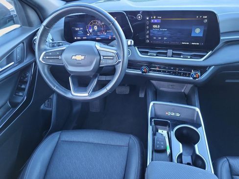 Used 2025 Chevrolet Equinox LT w/ Convenience Package II image 11