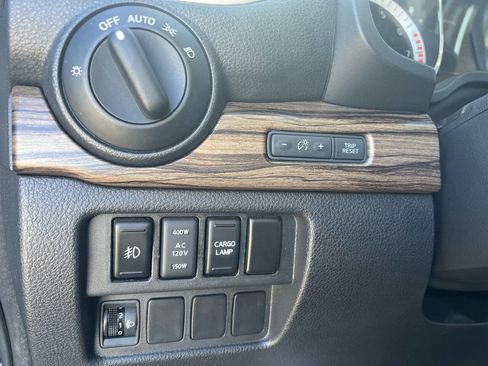 Used 2017 Nissan Titan SL w/ Off-Road Package image 12