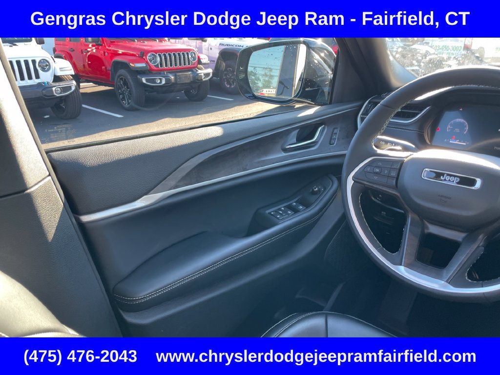 Used 2025 Jeep Grand Cherokee Limited AWD/4WD image 62