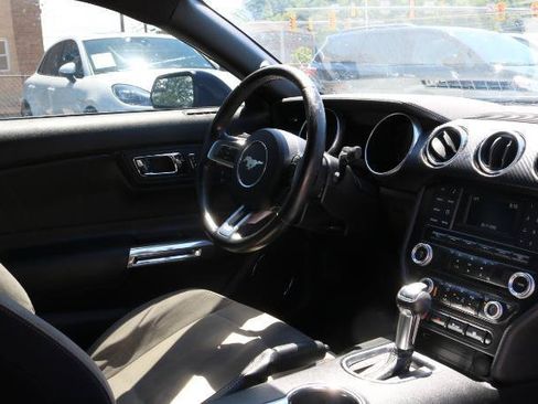 Used 2018 Ford Mustang Coupe RWD image 17